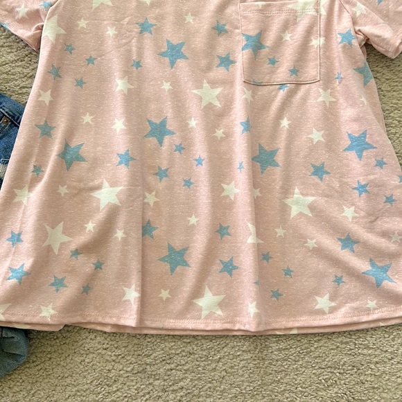 Short Sleeve Star Print Top - Picture 6 of 12